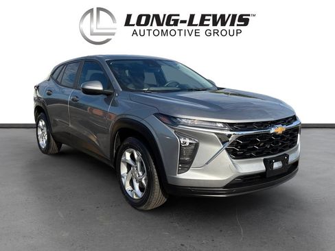 Used 2024 Chevrolet Trax LS w/ LS Convenience Package FWD image 10