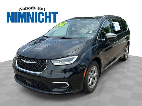 Used 2023 Chrysler Pacifica Limited FWD image 1