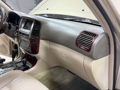 Used 2006 Toyota Land Cruiser image 20