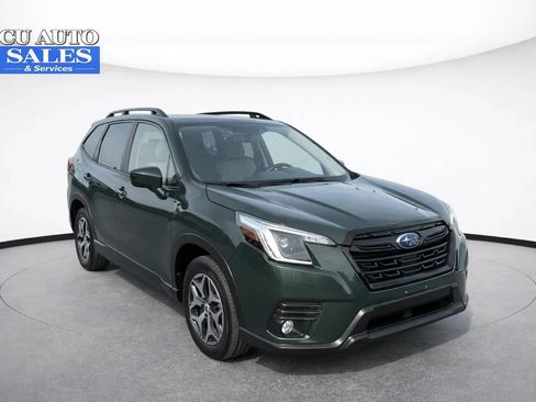 Used 2022 Subaru Forester Premium image 1