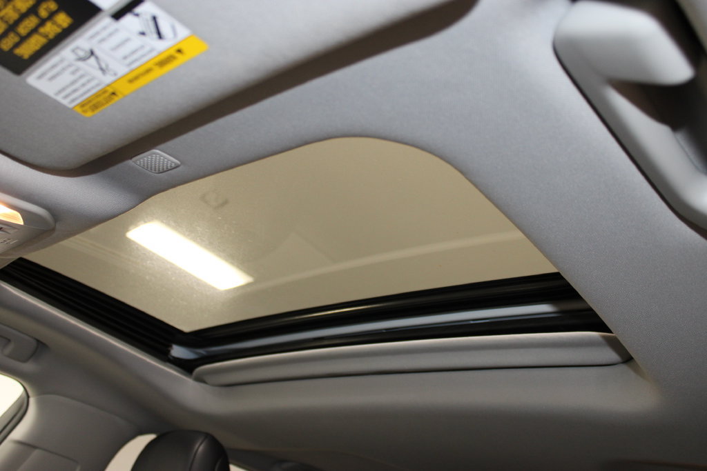 Used 2020 Toyota Highlander XLE FWD image 38