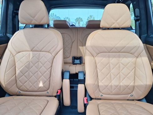 Used 2024 BMW X7 xDrive40i w/ Executive Package image 25