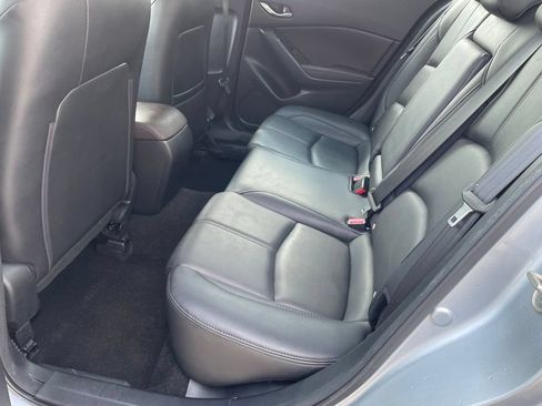 Used 2018 MAZDA MAZDA3 Touring FWD image 17