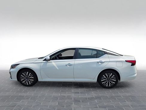 Used 2025 Nissan Altima 2.5 SV w/ SV Premium Package FWD image 4