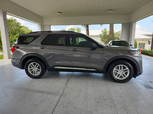 Used 2025 Ford Explorer Active w/ Active Comfort Package RWD image 6