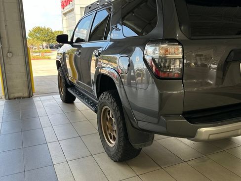 Used 2019 Toyota 4Runner TRD Off-Road AWD/4WD image 10