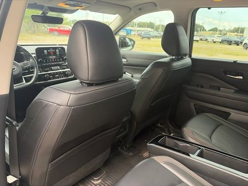 Used 2024 Nissan Pathfinder SL w/ SL Premium Package FWD image 25