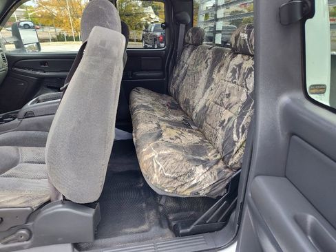 Used 2005 Chevrolet Silverado 3500 LS w/ Heavy-Duty Power Package image 11