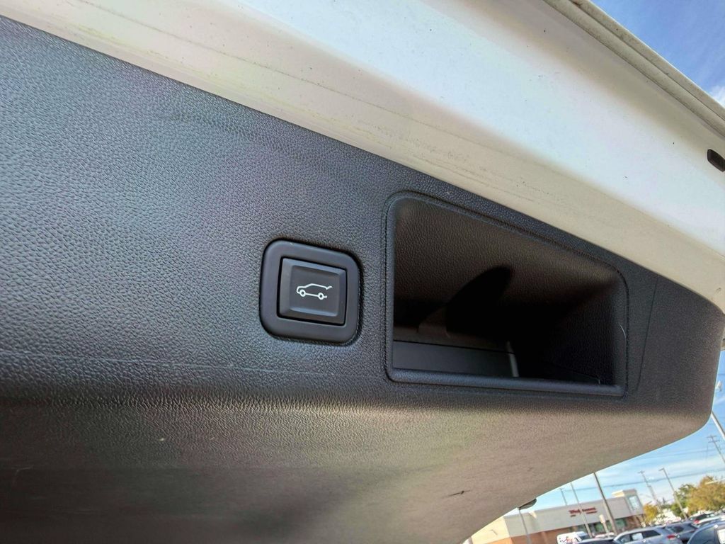 Used 2022 GMC Terrain SLE w/ Driver Convenience Package AWD/4WD image 10