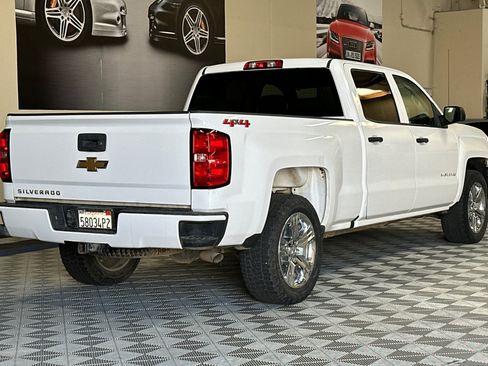Used 2018 Chevrolet Silverado 1500 Custom w/ Custom Value Package AWD/4WD image 4