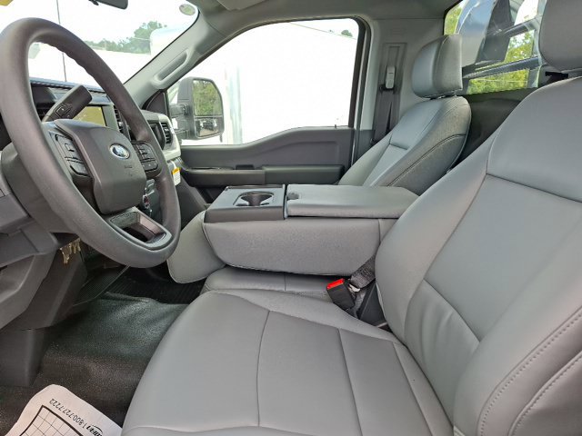 New 2026 Ford F550 4x4 Regular Cab Super Duty w/ XL Chrome Package image 15