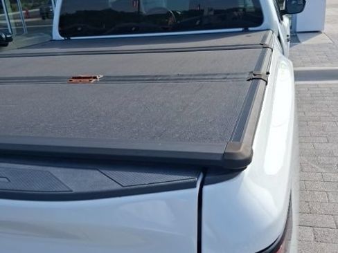 Used 2022 Nissan Frontier S RWD image 16