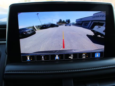 Used 2021 Chevrolet Suburban Premier w/ Premium Package image 25