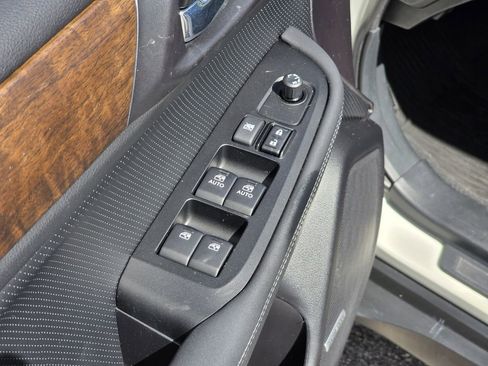 Used 2017 Subaru Outback 2.5i Limited image 17