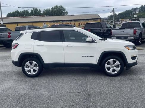 Used 2019 Jeep Compass Latitude w/ Cold Weather Group AWD/4WD image 2