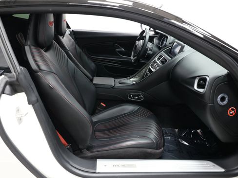 Used 2018 Aston Martin DB11 Coupe image 62