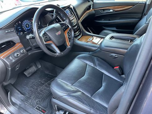 Used 2017 Cadillac Escalade ESV Premium Luxury image 10