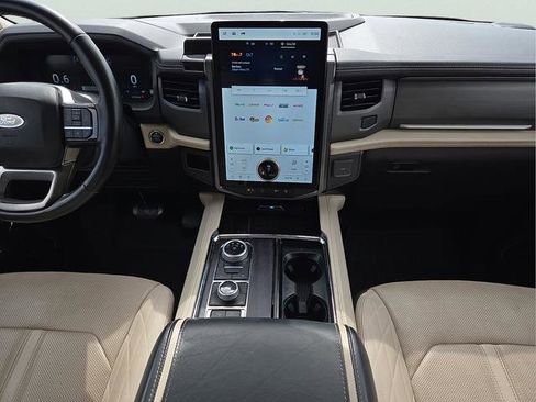 Used 2024 Ford Expedition Platinum AWD/4WD image 7