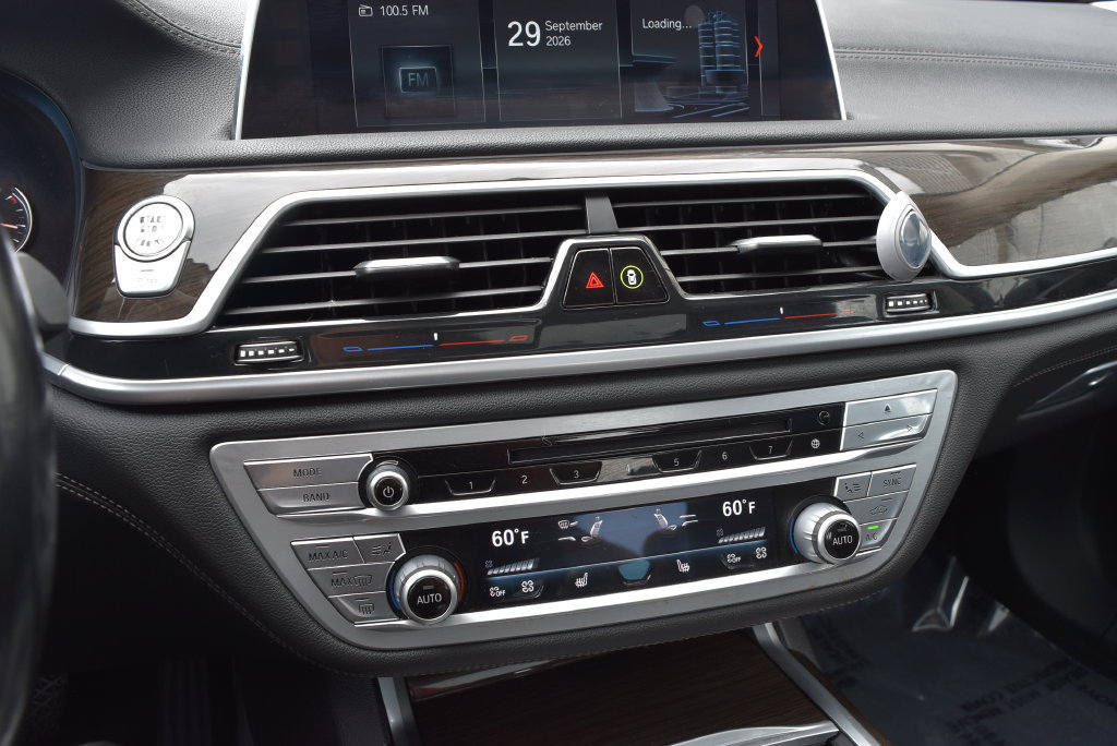 Used 2019 BMW 740i xDrive AWD/4WD image 17