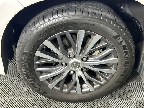 Used 2018 Lexus LX 570 4WD image 9