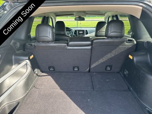 Used 2018 Jeep Cherokee Latitude Plus AWD/4WD image 9