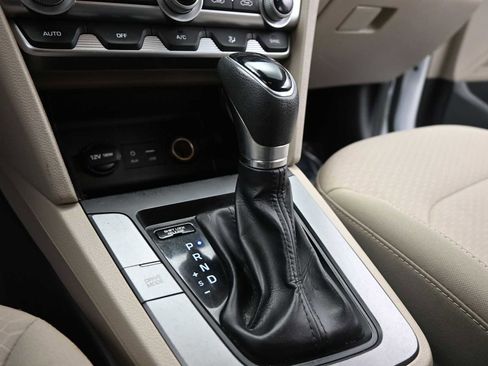 Used 2020 Hyundai Elantra SEL image 19