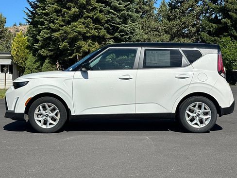 Certified 2025 Kia Soul S FWD image 7