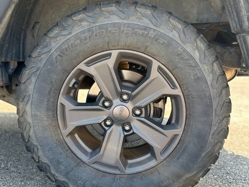 Used 2017 Jeep Wrangler Rubicon AWD/4WD image 7