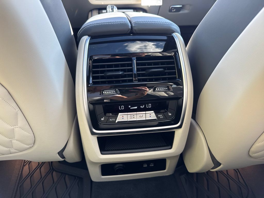 New 2026 BMW ALPINA XB7 AWD/4WD image 19