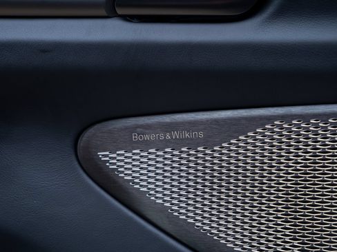 Used 2025 Aston Martin V8 Vantage Coupe RWD image 18