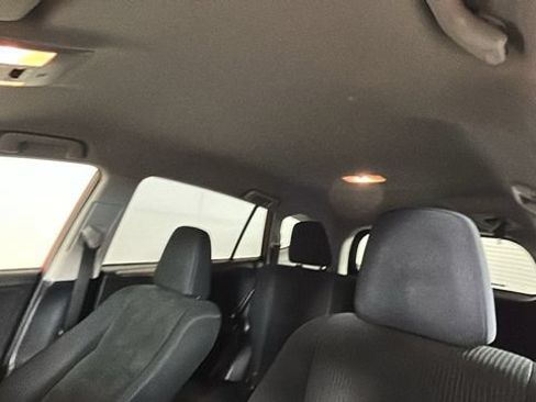 Used 2017 Toyota RAV4 LE AWD/4WD image 12