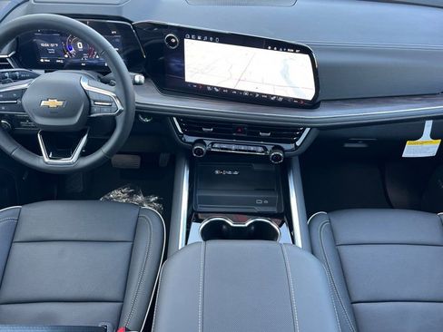 New 2026 Chevrolet Suburban Premier image 10