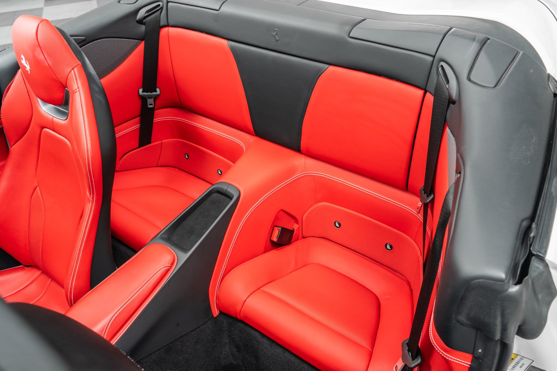 Used 2019 Ferrari Portofino RWD image 16