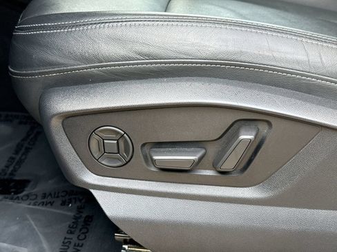 Used 2023 Audi Q8 Premium w/ Convenience Package AWD/4WD image 14