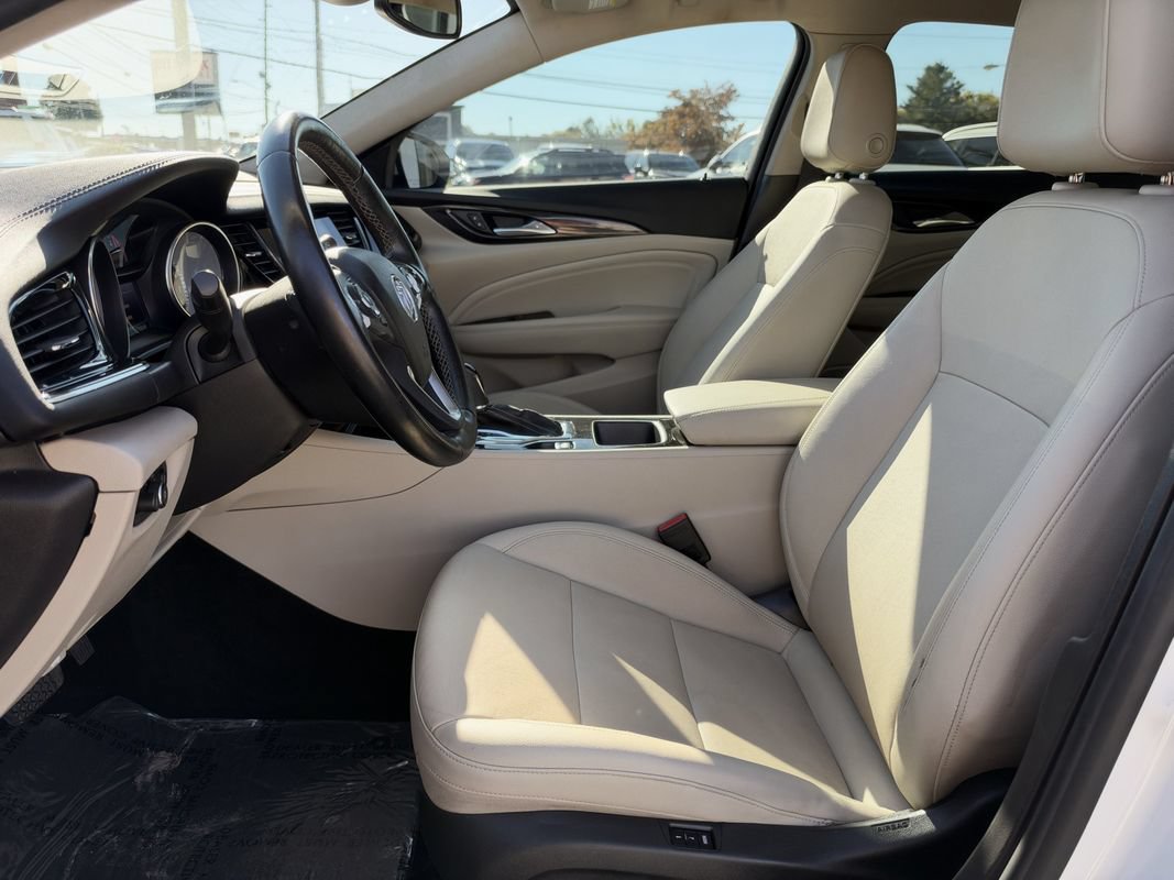 Used 2018 Buick Regal Essence w/ Driver Confidence Package #1 FWD image 11