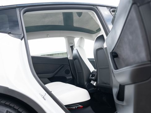 Used 2022 Tesla Model Y Performance image 19