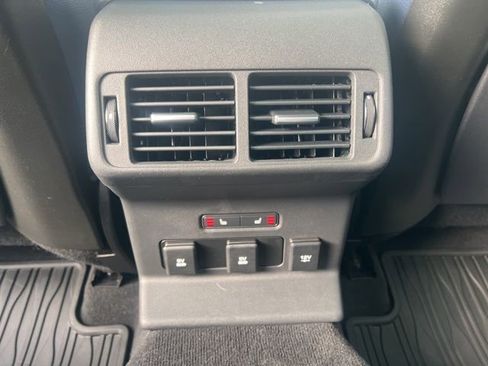 Used 2019 Land Rover Range Rover Velar R-Dynamic SE image 9