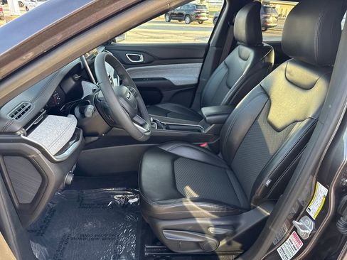 Certified 2023 Jeep Compass Latitude image 11