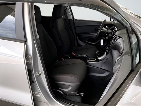 Used 2020 Chevrolet Trax LS w/ Tint and Cruise Package AWD/4WD image 26