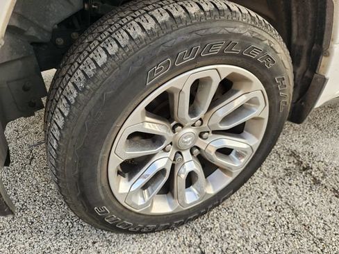Used 2024 RAM 1500 Laramie AWD/4WD image 10