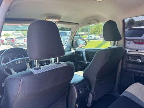 Used 2016 Toyota 4Runner SR5 AWD/4WD image 11