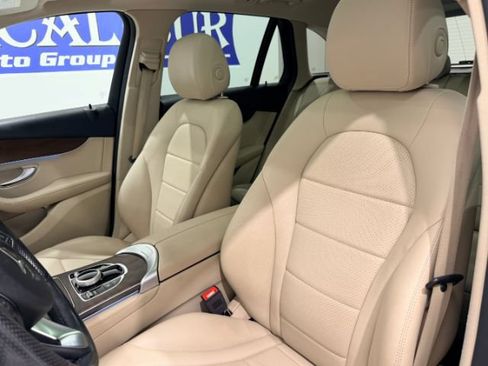 Used 2019 Mercedes-Benz GLC 300 4MATIC image 31