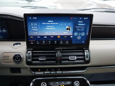 Used 2022 Lincoln Navigator Reserve image 15