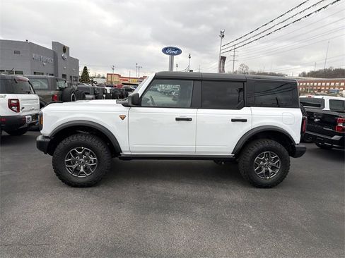 New 2025 Ford Bronco Badlands image 8