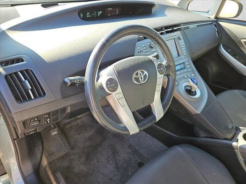 Used 2014 Toyota Prius Five image 9