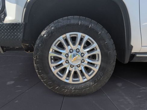 Used 2022 Chevrolet Silverado 2500 High Country w/ Z71 Off-Road Package image 27