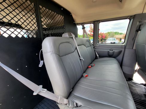 Used 2023 Chevrolet Express 3500 LS image 38