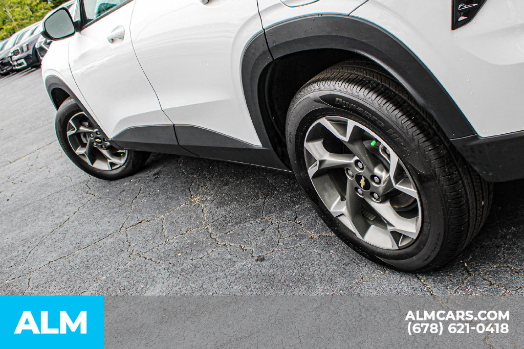 Used 2025 Chevrolet Trax LT FWD image 14