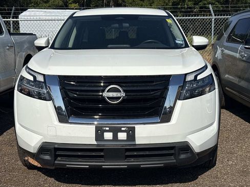 Used 2025 Nissan Pathfinder SV FWD image 2