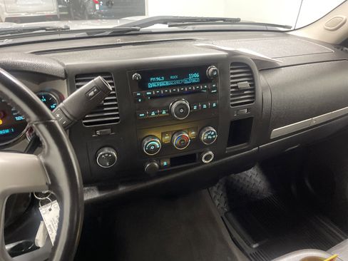 Used 2010 Chevrolet Silverado 2500 LT w/ Exterior Plus Package image 28